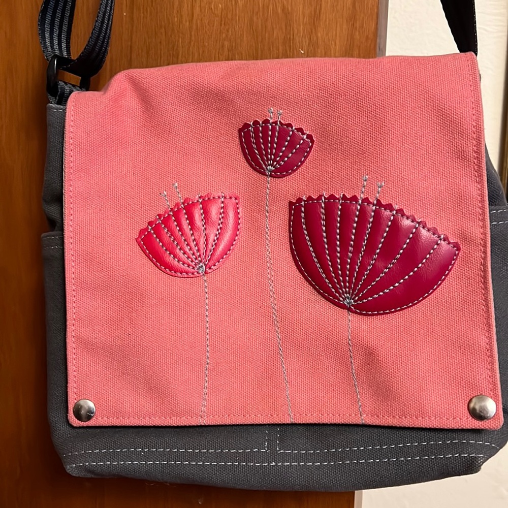 Beautiful canvas bag with lots of pockets